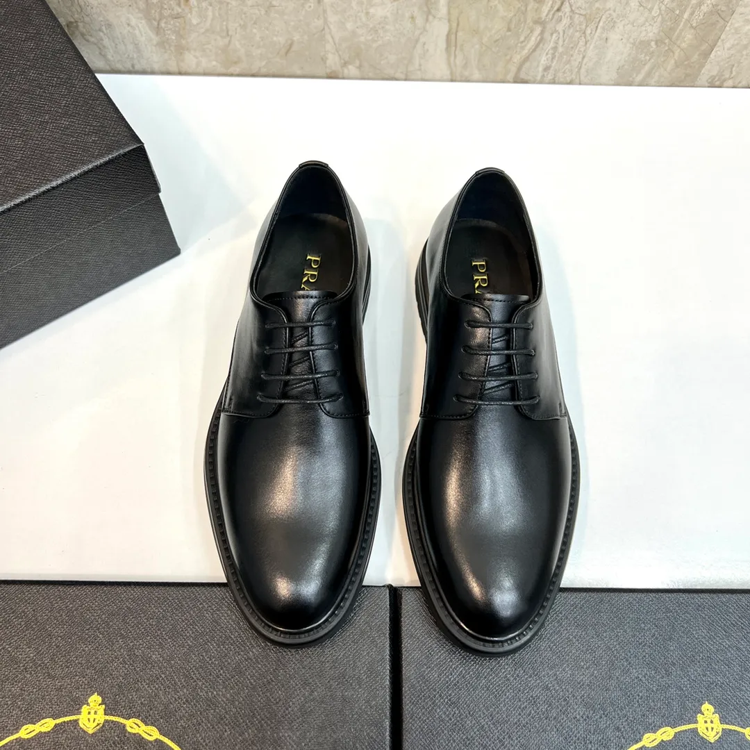 Original order quality: P580 Brand: PRADA (Prada) Standard code: Men's size 38/44 (45 can be customized) Grade: Same style as the official website High-quality men's shoes Material: Original cowhide Water-dyed cowhide lining Rubber outsole Style categories: Men's fashionable formal leather shoes Slip-on men's shoes series Young fashion European and American trends British style Top luxury Color: Actual picture